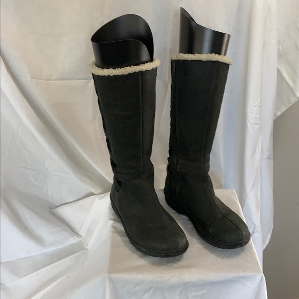 Teva shearling lined winter boots size 9